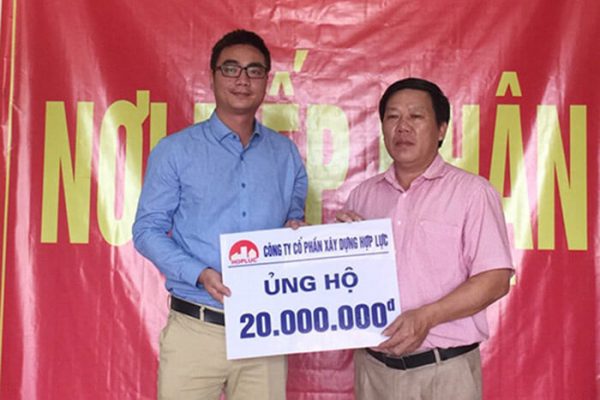 cong-ty-co-phan-xay-dung-hop-luc-long-bien-ung-ho-20-trieu-dong-e1538620558183-1